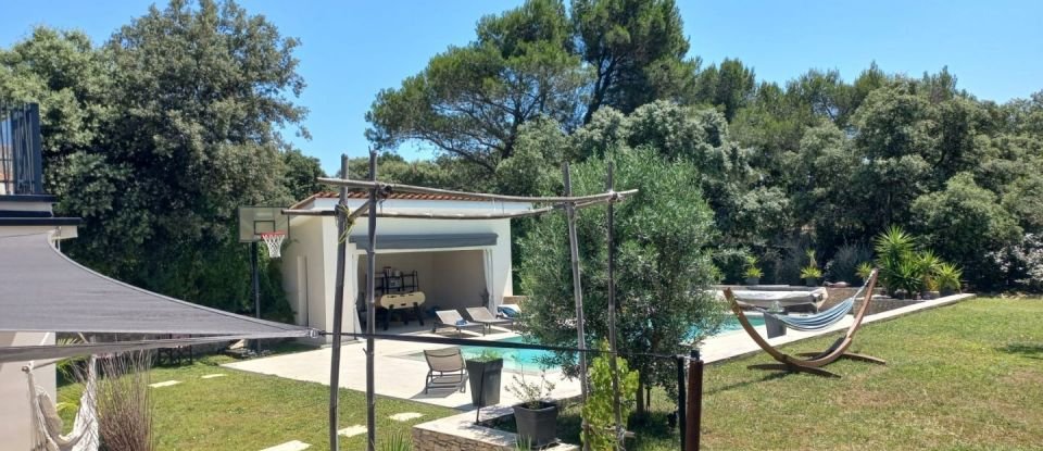 Maison 7 pièces de 200 m² à Nîmes (30900)