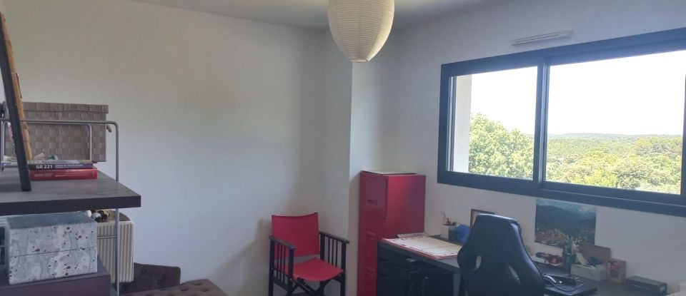 Maison 7 pièces de 200 m² à Nîmes (30900)