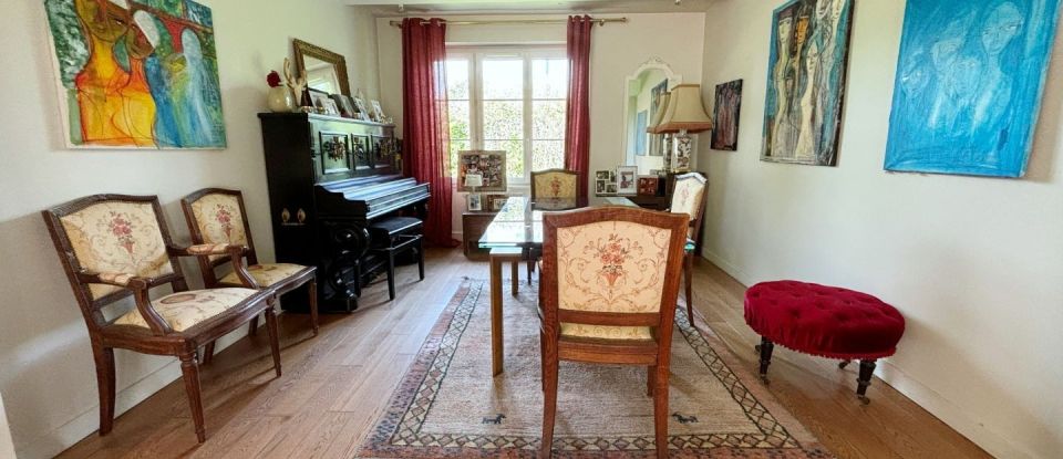 House 7 rooms of 160 m² in Brie-Comte-Robert (77170)