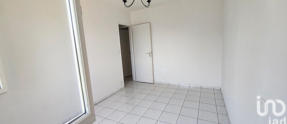 House 4 rooms of 98 m² in Vaulx-en-Velin (69120)