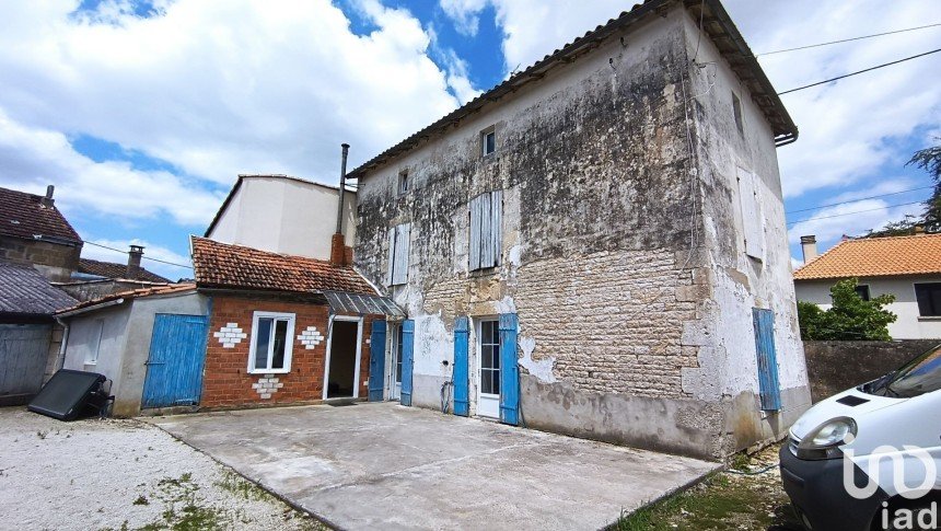 Maison 8 pièces de 120 m² à Brioux-sur-Boutonne (79170)