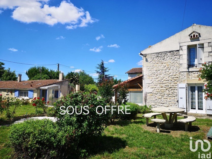 Traditional house 5 rooms of 92 m² in Le Gua (17600)