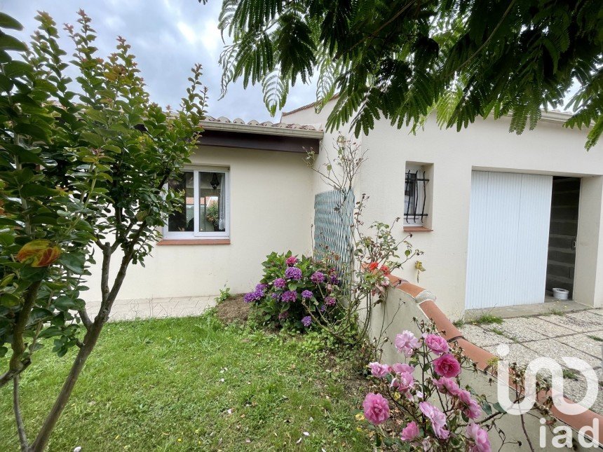 House 4 rooms of 85 m² in Saint-Gilles-Croix-de-Vie (85800)