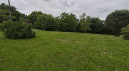 Land of 1,560 m² in Saint-Pierre-de-Clairac (47270)