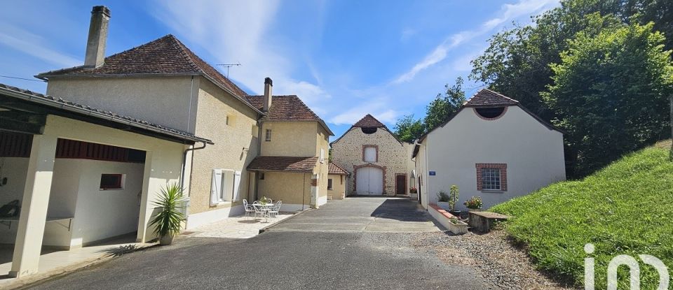 Estate 8 rooms of 255 m² in Lahourcade (64150)