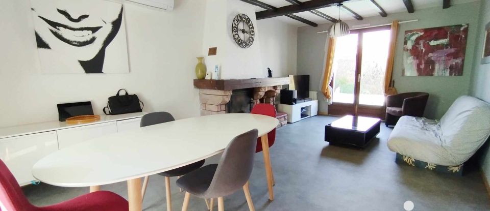 House 4 rooms of 90 m² in Saint-Beauzire (63360)