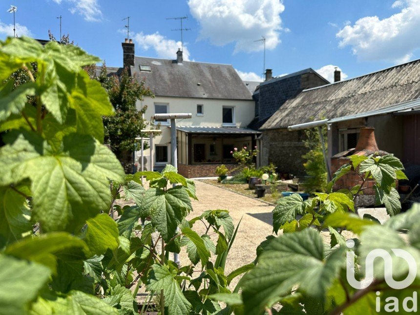 Maison de ville 7 pièces de 168 m² à Saint-Hilaire-du-Harcouët (50600)