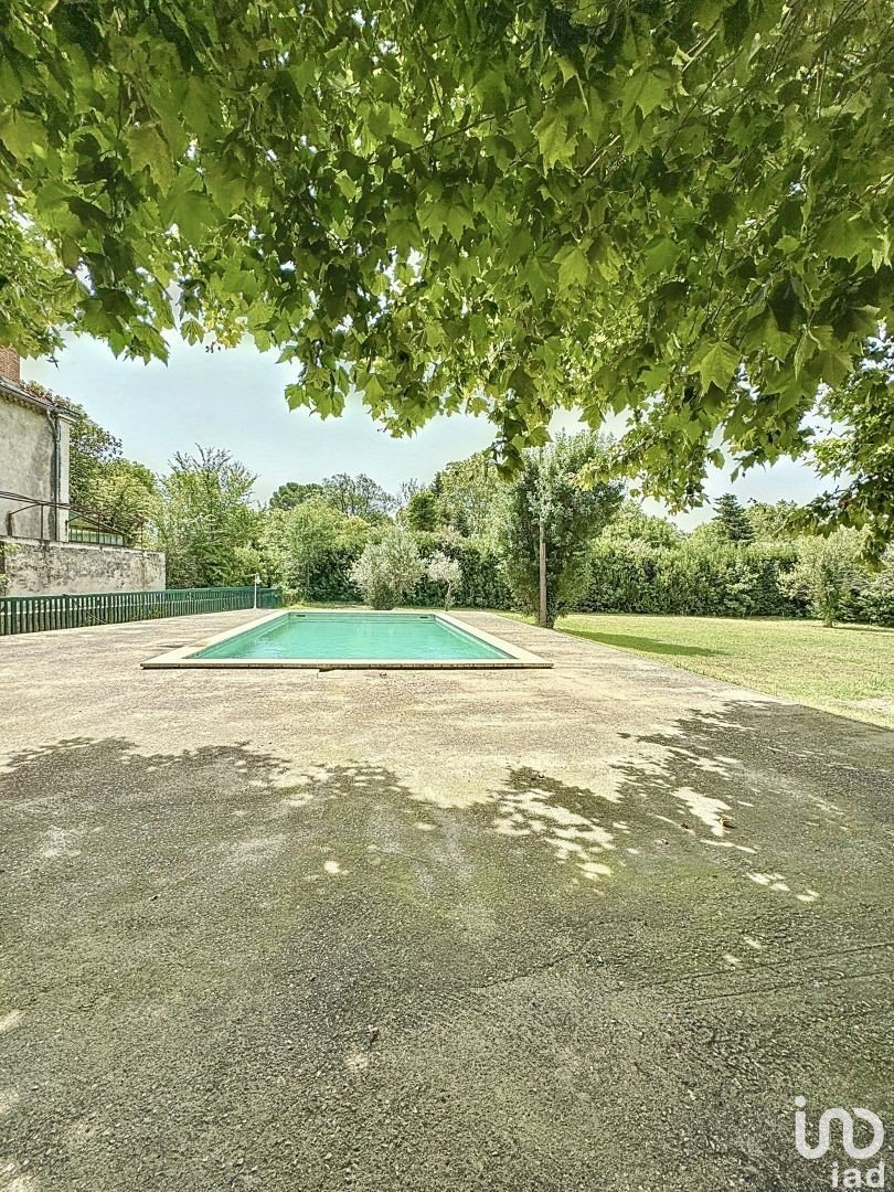 House 6 rooms of 150 m² in Eyguières (13430)