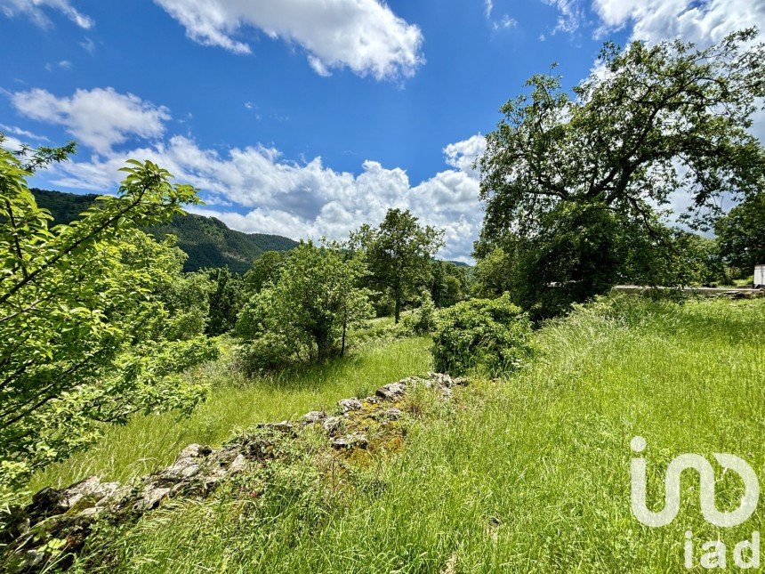 Land of 1,340 m² in Vesseaux (07200)