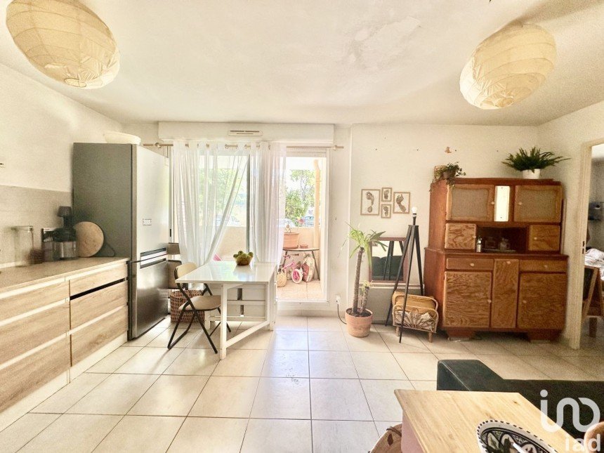 Apartment 2 rooms of 35 m² in Hyères (83400)