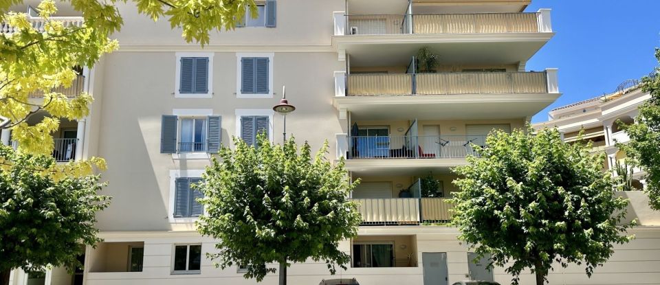 Apartment 2 rooms of 35 m² in Hyères (83400)