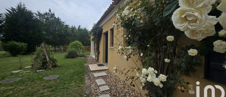 Country house 5 rooms of 150 m² in Beauronne (24400)