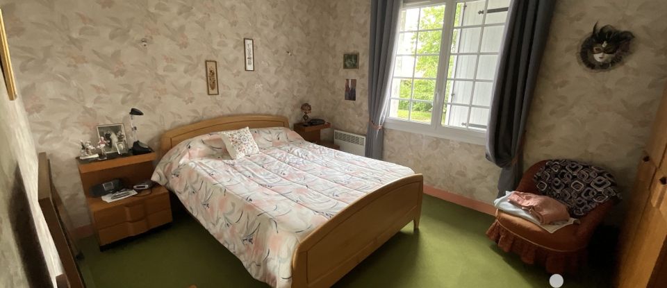 House 7 rooms of 145 m² in Neuville-de-Poitou (86170)