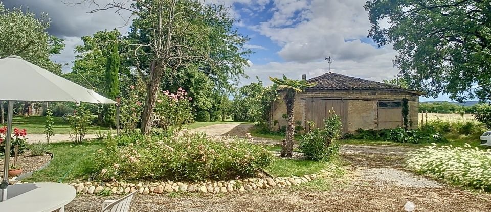 Maison de campagne 10 pièces de 296 m² à Giroussens (81500)