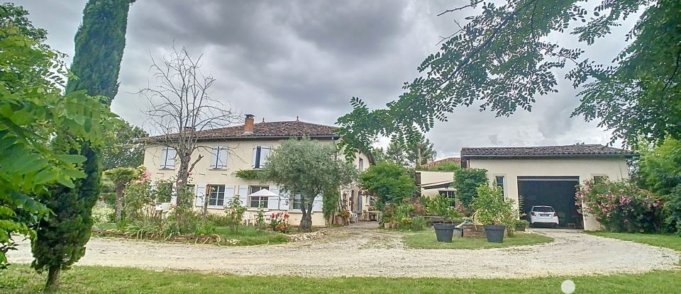 Maison de campagne 10 pièces de 296 m² à Giroussens (81500)