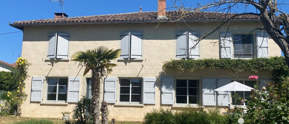 Maison de campagne 10 pièces de 296 m² à Giroussens (81500)