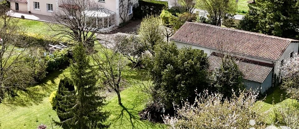 Maison 9 pièces de 229 m² à Barbezieux-Saint-Hilaire (16300)