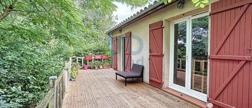 Pavilion 5 rooms of 107 m² in Nailloux (31560)
