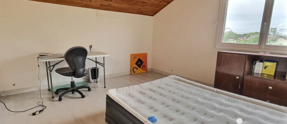 Maison 7 pièces de 182 m² à Rion-des-Landes (40370)