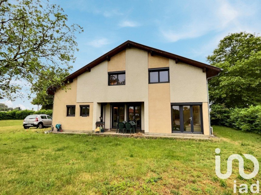 Maison 7 pièces de 182 m² à Rion-des-Landes (40370)