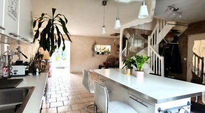 House 6 rooms of 140 m² in Champs-sur-Marne (77420)