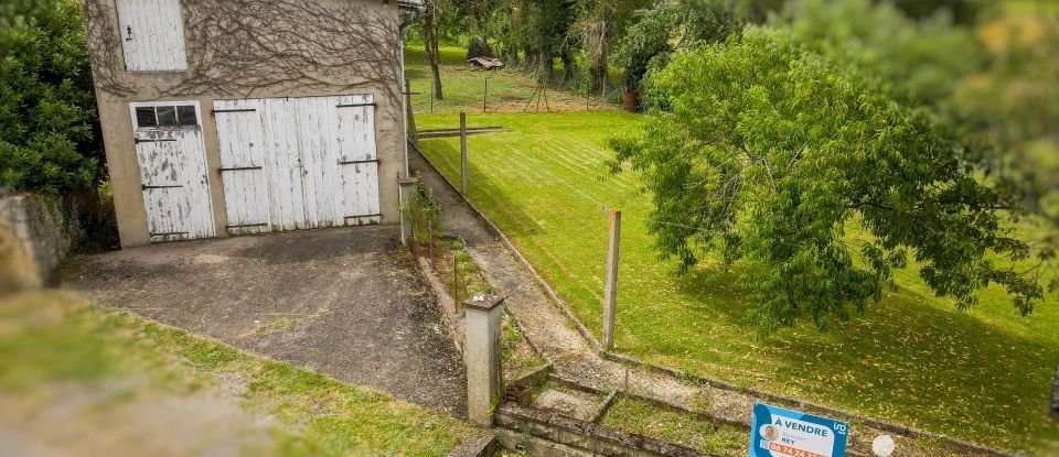 Parking of 80 m² in Chasseneuil-sur-Bonnieure (16260)