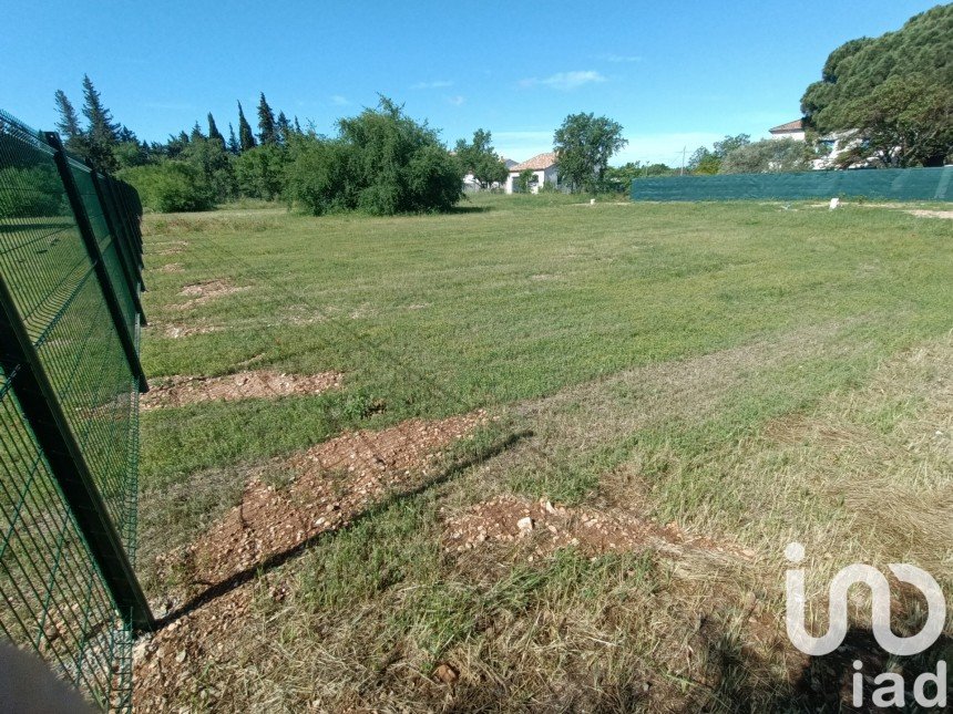 Land of 600 m² in Carpentras (84200)