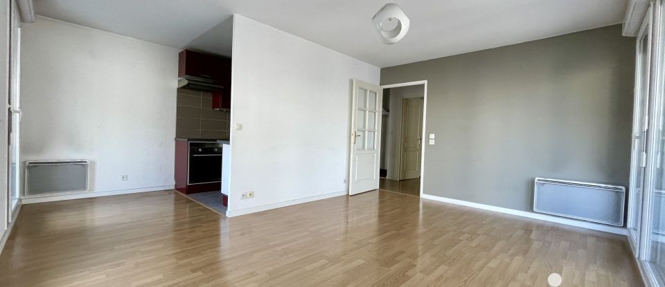 Apartment 3 rooms of 63 m² in Ermont (95120)