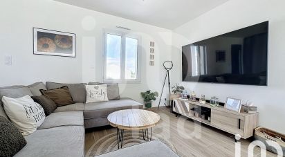 Maison 5 pièces de 92 m² à Ferrières (17170)