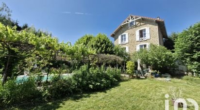 Maison traditionnelle 7 pièces de 146 m² à Mandres-les-Roses (94520)