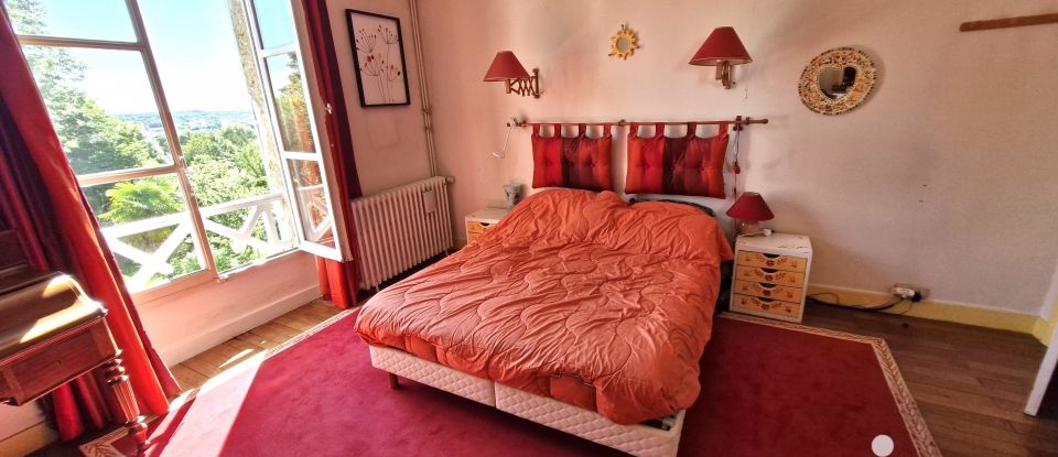 Traditional house 7 rooms of 146 m² in Mandres-les-Roses (94520)