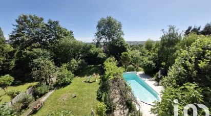 Maison traditionnelle 7 pièces de 146 m² à Mandres-les-Roses (94520)