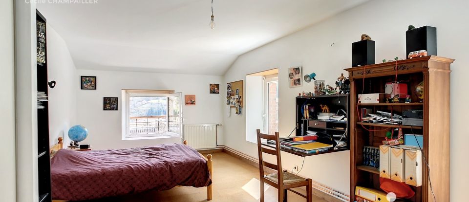 Maison 6 pièces de 190 m² à Saint-Sauveur-en-Rue (42220)