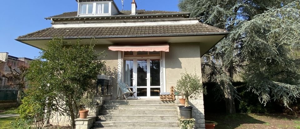 House 7 rooms of 160 m² in Fontainebleau (77300)