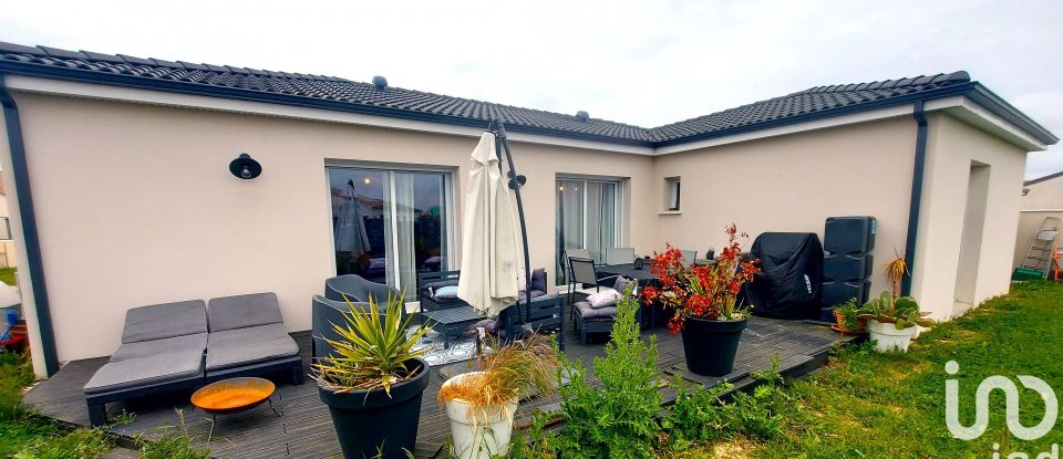 House 5 rooms of 106 m² in Cissé (86170)