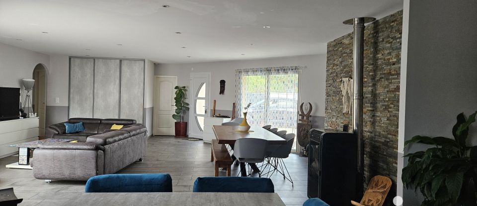 Maison traditionnelle 5 pièces de 142 m² à Guîtres (33230)
