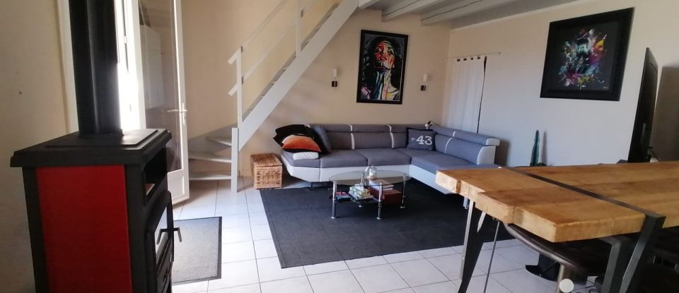 Village house 5 rooms of 107 m² in Saint-Saturnin-du-Bois (17700)