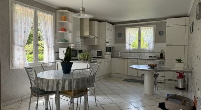 House 6 rooms of 200 m² in Gravières (07140)