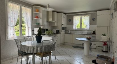 Maison 6 pièces de 200 m² à Gravières (07140)