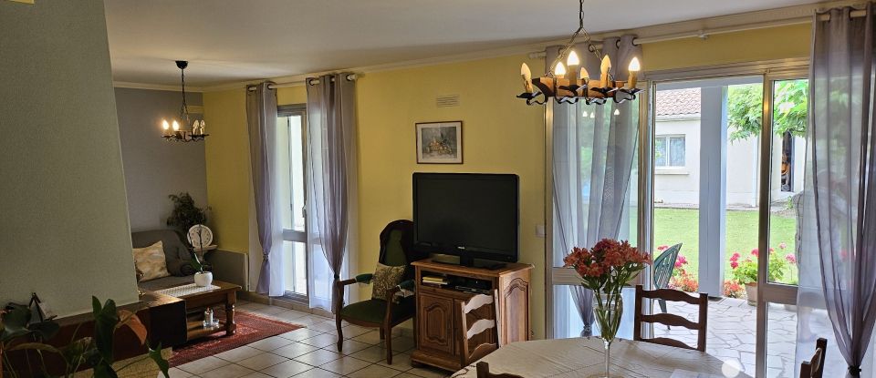 Village house 4 rooms of 87 m² in Meschers-sur-Gironde (17132)