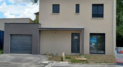 House 4 rooms of 94 m² in Montélimar (26200)