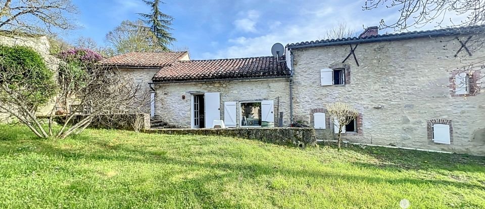 Maison de village 7 pièces de 177 m² à - (46090)