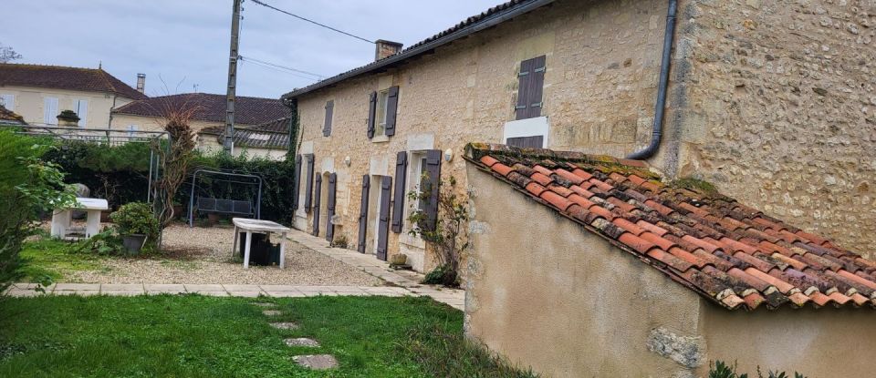 Maison 8 pièces de 234 m² à Saint-Sulpice-de-Cognac (16370)