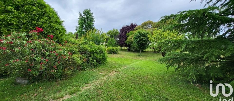 Maison 8 pièces de 234 m² à Saint-Sulpice-de-Cognac (16370)