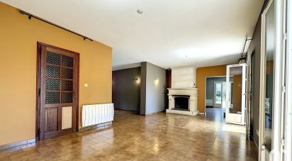 Maison 9 pièces de 240 m² à Velleron (84740)