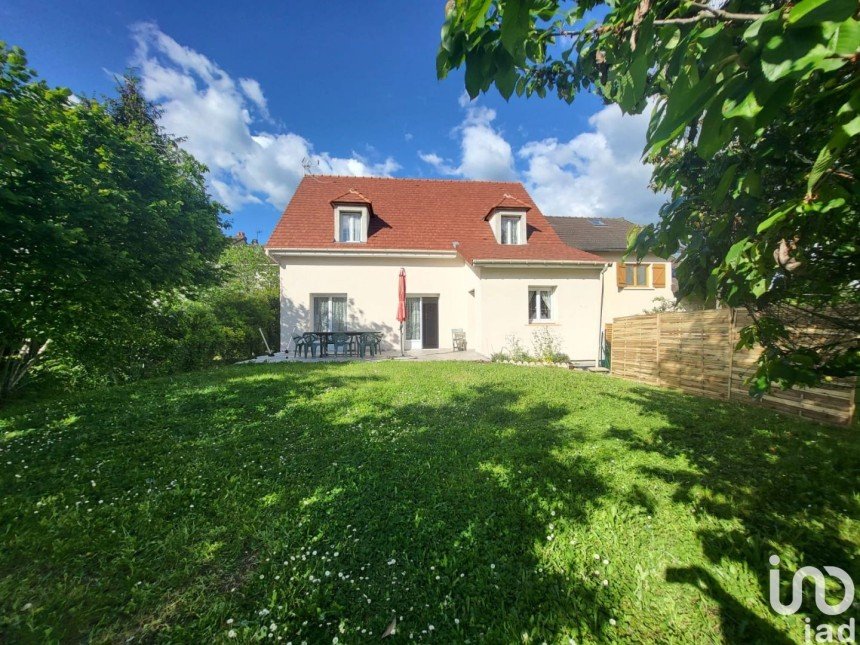 Traditional house 7 rooms of 170 m² in Ermont (95120)