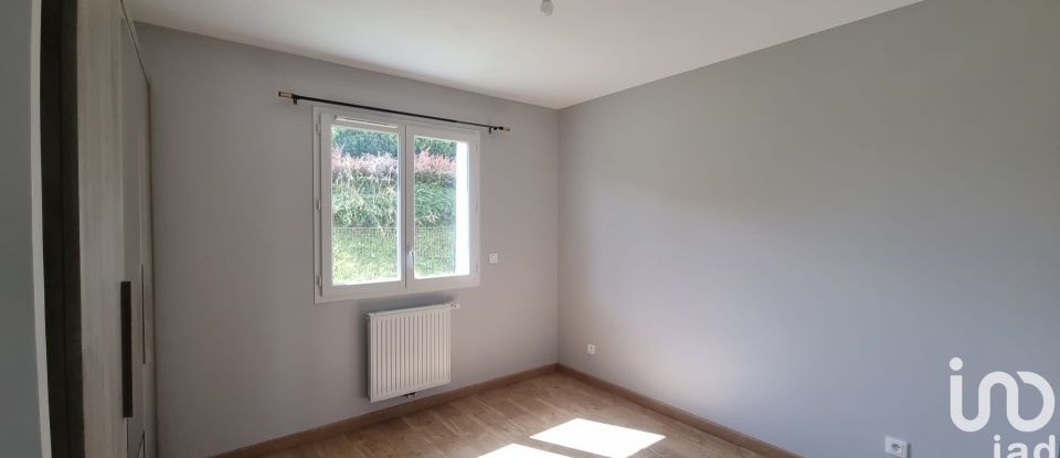 Maison 4 pièces de 90 m² à Saint-Denis-lès-Bourg (01000)