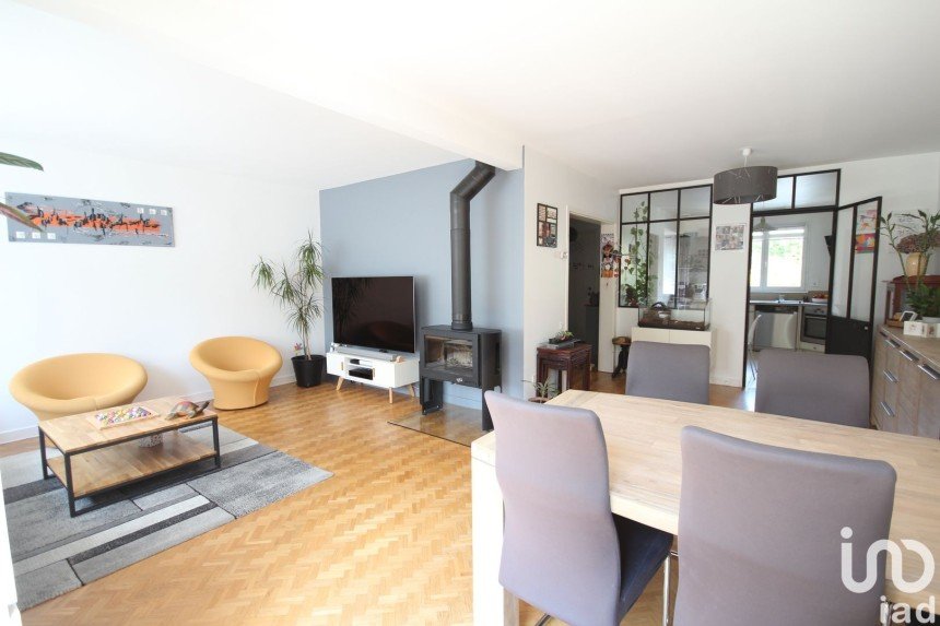 House 5 rooms of 107 m² in Les Clayes-sous-Bois (78340)