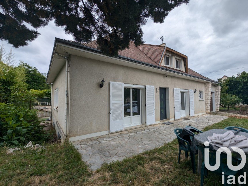 Traditional house 7 rooms of 145 m² in Saint-Gaultier (36800)