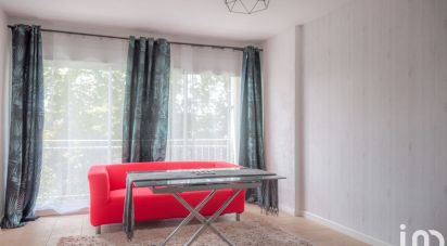 Apartment 1 room of 12 m² in Ris-Orangis (91130)